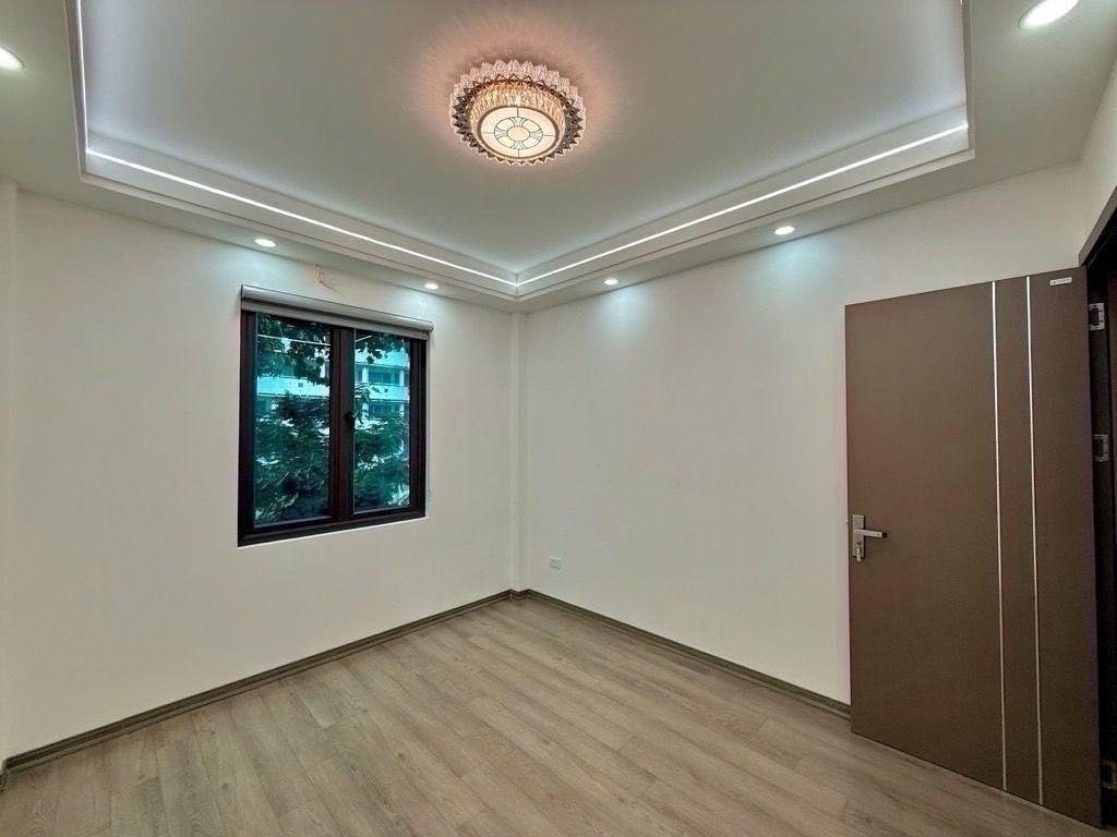 Bán nhà Đường Láng - diện tích 36m2 5 tầng - Ô tô đỗ cửa - giá 15,5 tỷ