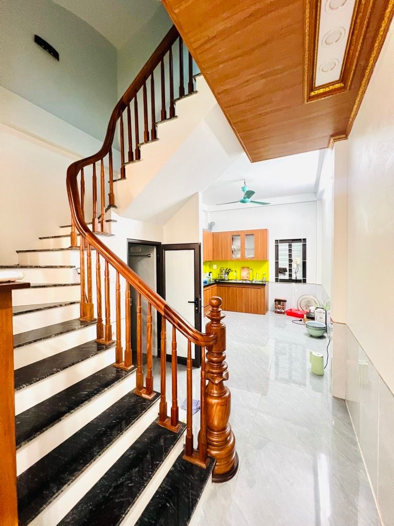 Bán nhà Thuý Lĩnh - diện tích 43m2 5 tầng - Ô tô đỗ cách 5m - giá 8,4 tỷ