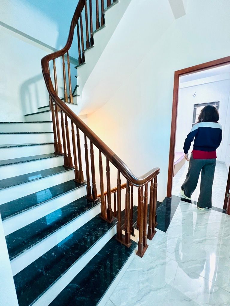 Bán nhà Thuý Lĩnh - diện tích 43m2 5 tầng - Ô tô đỗ cách 5m - giá 8,4 tỷ