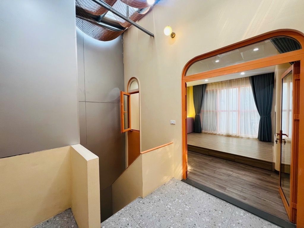 Bán nhà Phan Phù Tiên - diện tích 50m2 3 tầng - Sân cổng riêng, nội thất đẹp - giá 11,9 tỷ