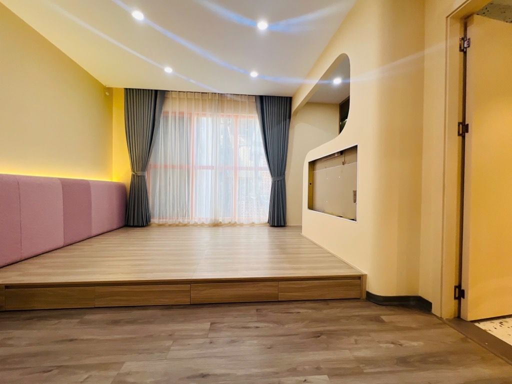 Bán nhà Phan Phù Tiên - diện tích 50m2 3 tầng - Sân cổng riêng, nội thất đẹp - giá 11,9 tỷ