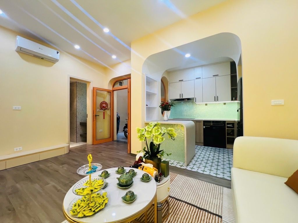 Bán nhà Phan Phù Tiên - diện tích 50m2 3 tầng - Sân cổng riêng, nội thất đẹp - giá 11,9 tỷ