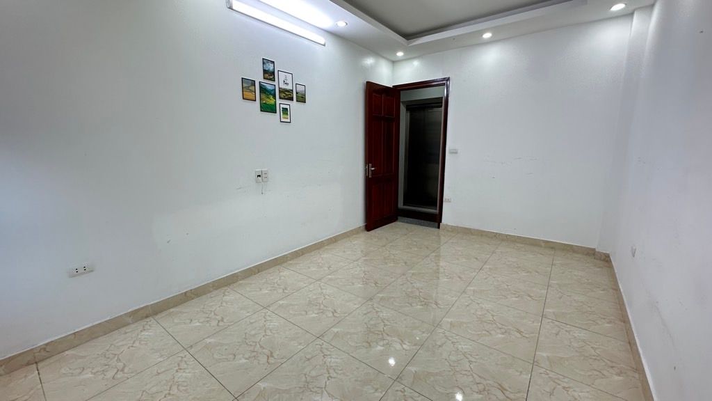 Bán nhà Vũ Tông Phan - diện tích 47.4m2 7 tầng - Ô tô vào nhà - giá 16,95 tỷ