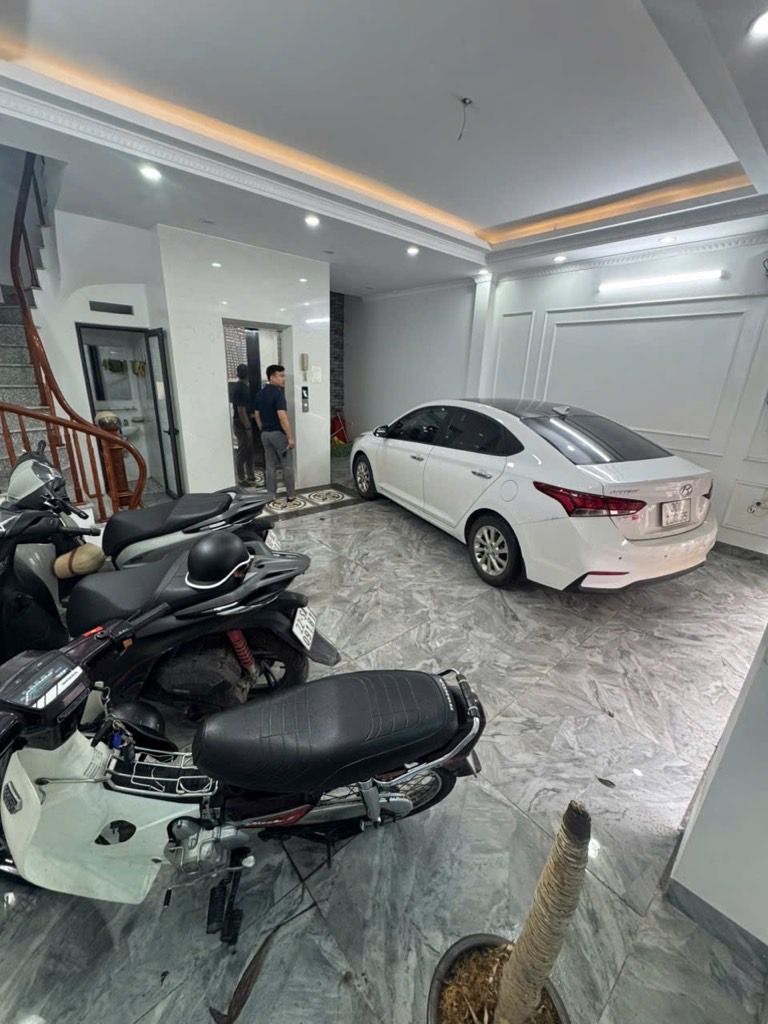 Bán nhà Vũ Tông Phan - diện tích 47.4m2 7 tầng - Ô tô vào nhà - giá 16,95 tỷ