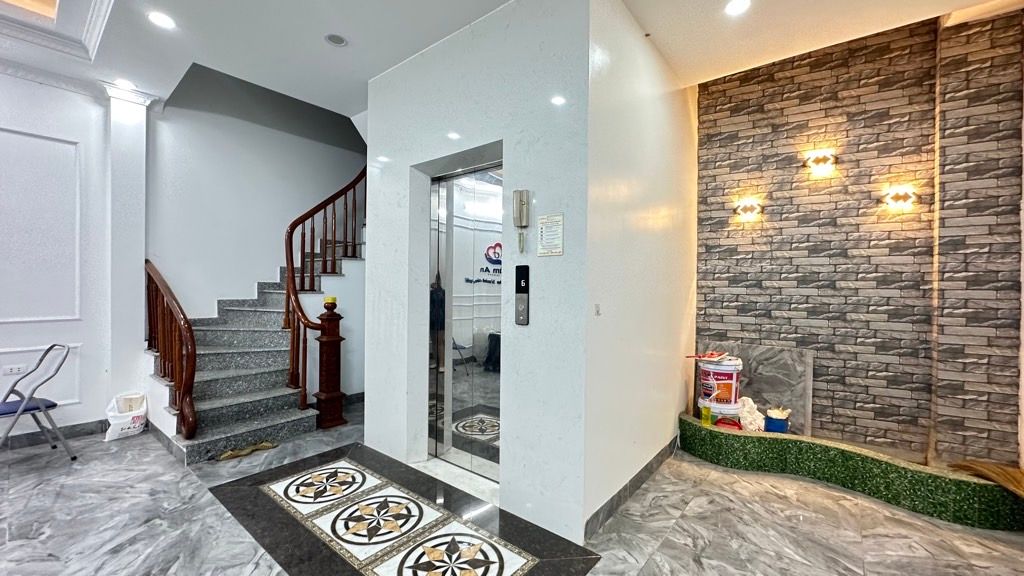 Bán nhà Vũ Tông Phan - diện tích 47.4m2 7 tầng - Ô tô vào nhà - giá 16,95 tỷ