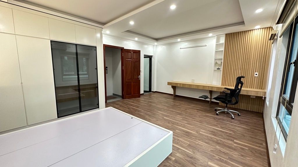 Bán nhà Vũ Tông Phan - diện tích 47.4m2 7 tầng - Ô tô vào nhà - giá 16,95 tỷ