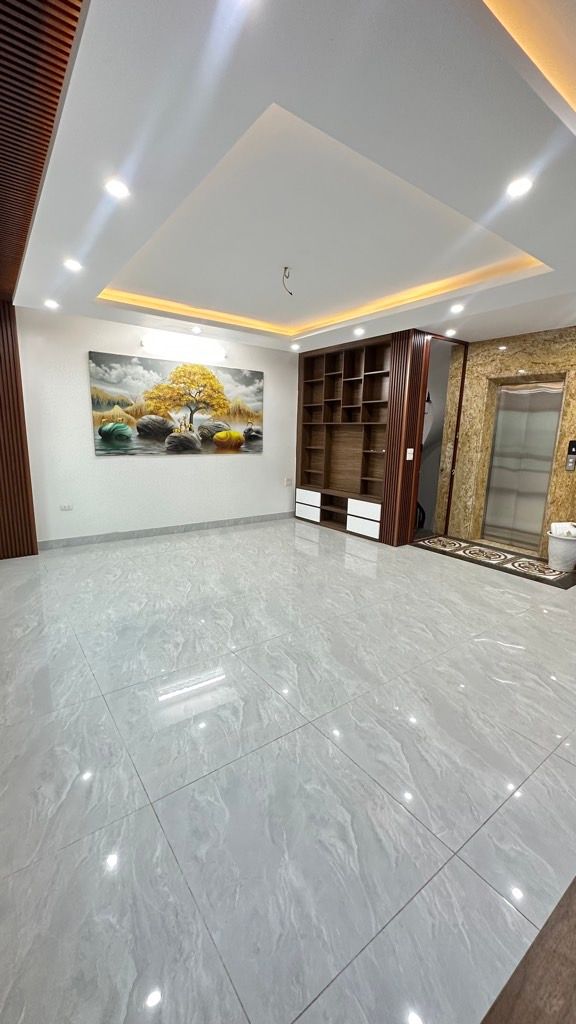 Bán nhà Vũ Tông Phan - diện tích 47.4m2 7 tầng - Ô tô vào nhà - giá 16,95 tỷ