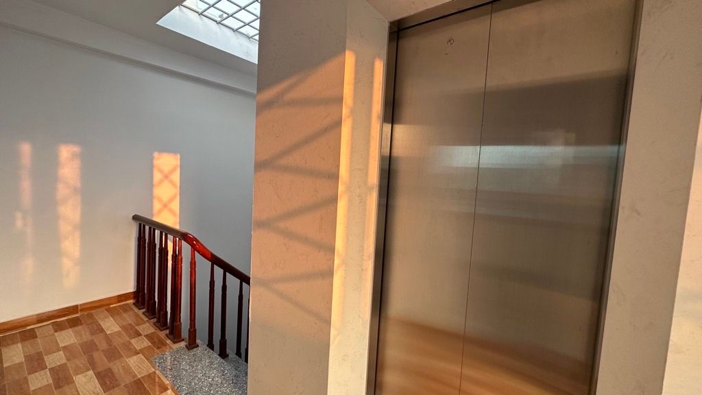 Bán nhà Vũ Tông Phan - diện tích 47.4m2 7 tầng - Ô tô vào nhà - giá 16,95 tỷ