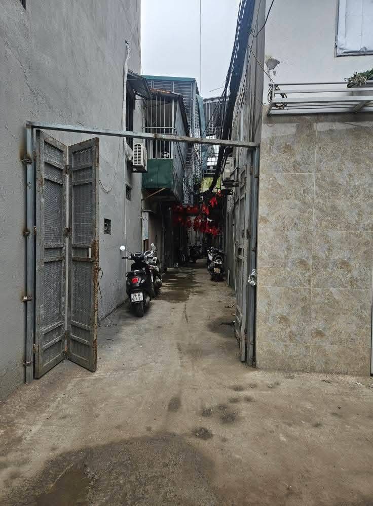 Bán nhà Nguyễn Xiển - diện tích 32m2 3 tầng - Nhà đẹp hiếm có - giá 2,6 tỷ