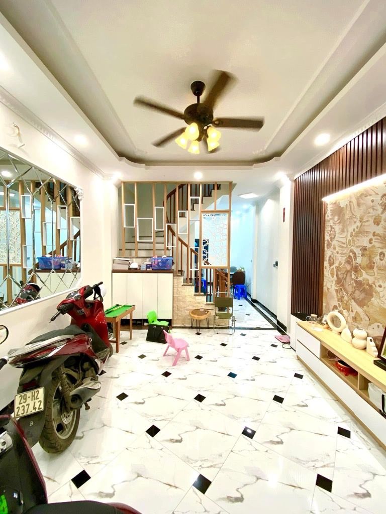 Bán nhà Đường Láng - diện tích 40m2 5 tầng - gần ô tô - giá 12 tỷ