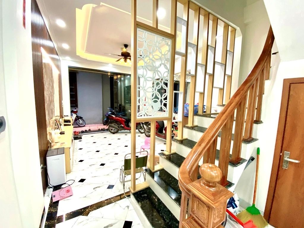 Bán nhà Đường Láng - diện tích 40m2 5 tầng - gần ô tô - giá 12 tỷ