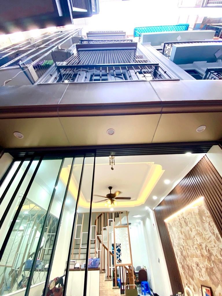 Bán nhà Đường Láng - diện tích 40m2 5 tầng - gần ô tô - giá 12 tỷ