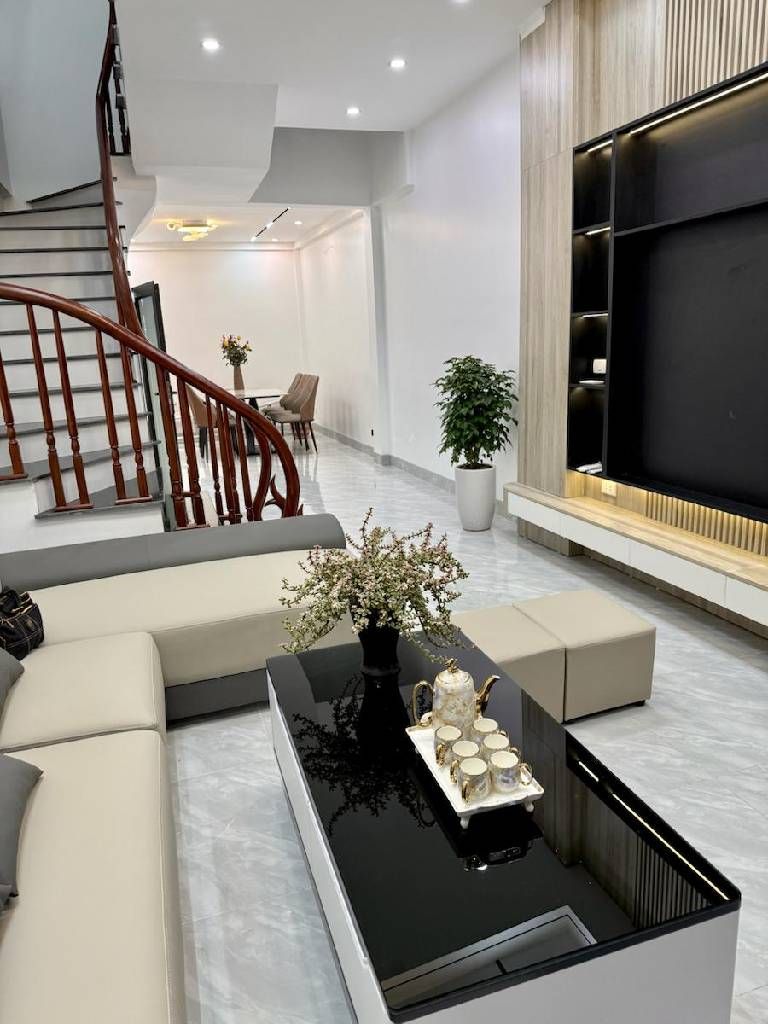 Bán nhà Vũ Tông Phan - diện tích 37m2 5 tầng - Ô tô thông - giá 11,8 tỷ