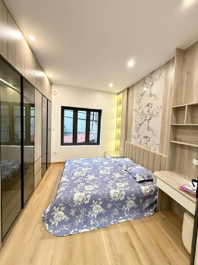 Bán nhà Vũ Tông Phan - diện tích 37m2 5 tầng - Ô tô thông - giá 11,8 tỷ