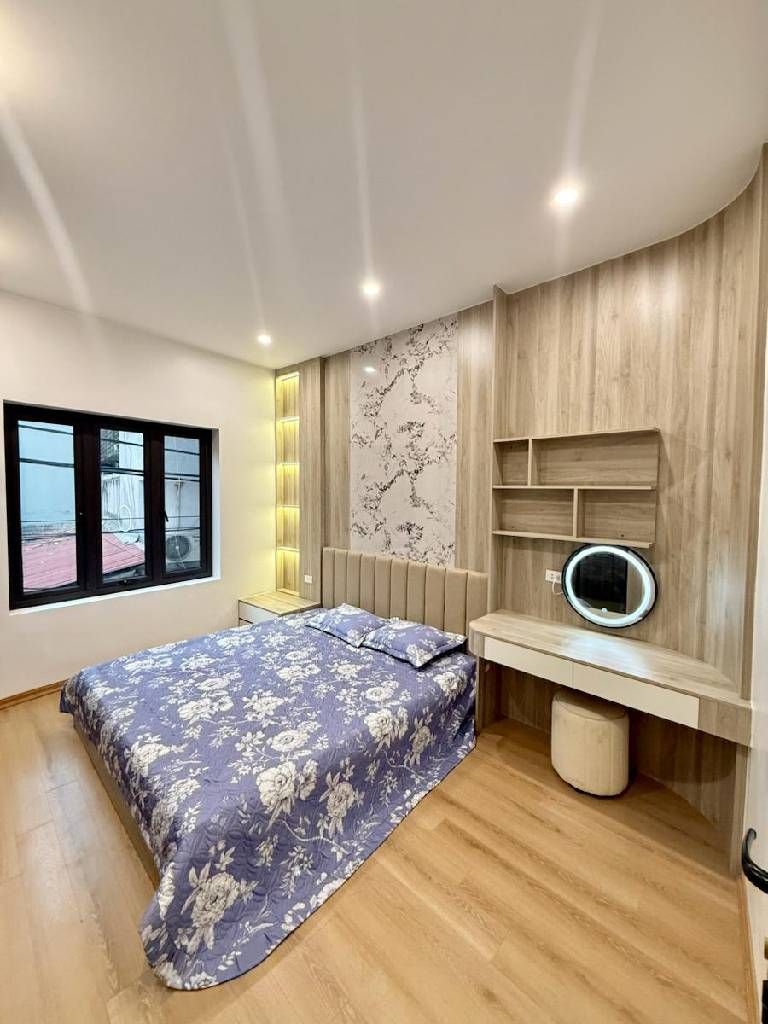 Bán nhà Vũ Tông Phan - diện tích 37m2 5 tầng - Ô tô thông - giá 11,8 tỷ