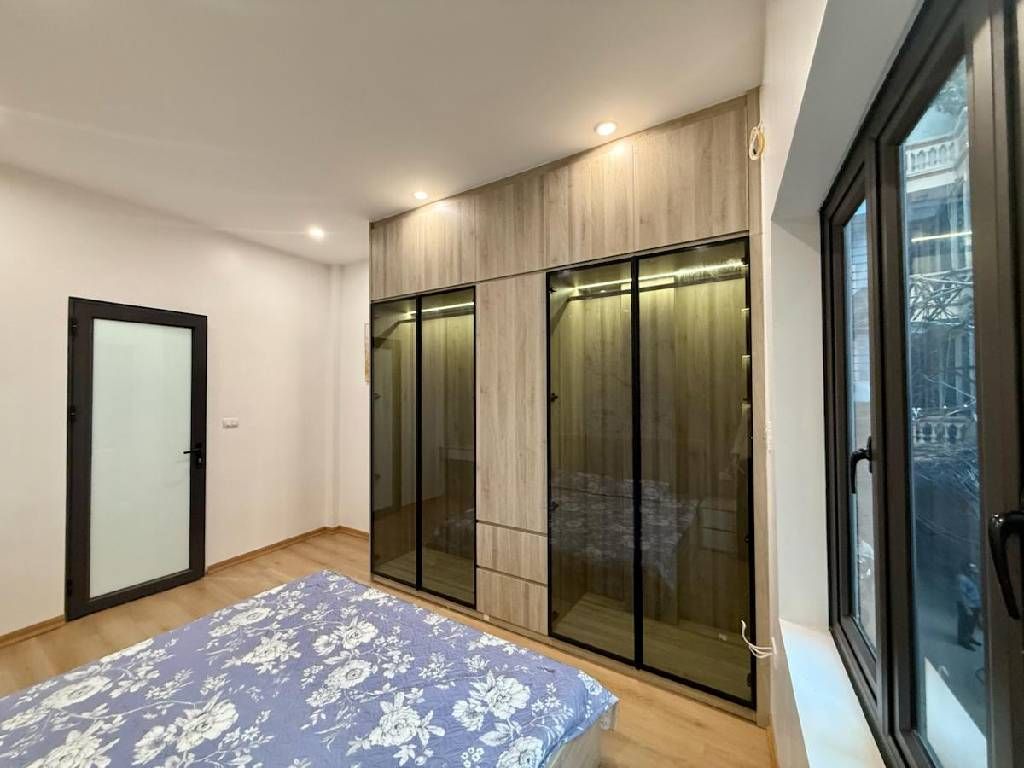 Bán nhà Vũ Tông Phan - diện tích 37m2 5 tầng - Ô tô thông - giá 11,8 tỷ