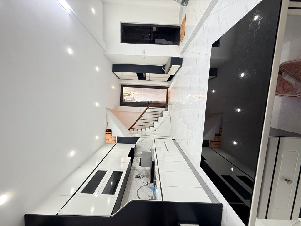 Bán nhà Trần Khát Chân - diện tích 36,3m2 5 tầng - Nhà đẹp ở luôn - giá 7,5 tỷ