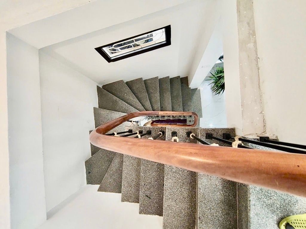 Bán nhà Trần Khát Chân - diện tích 36,3m2 5 tầng - Nhà đẹp ở luôn - giá 7,5 tỷ