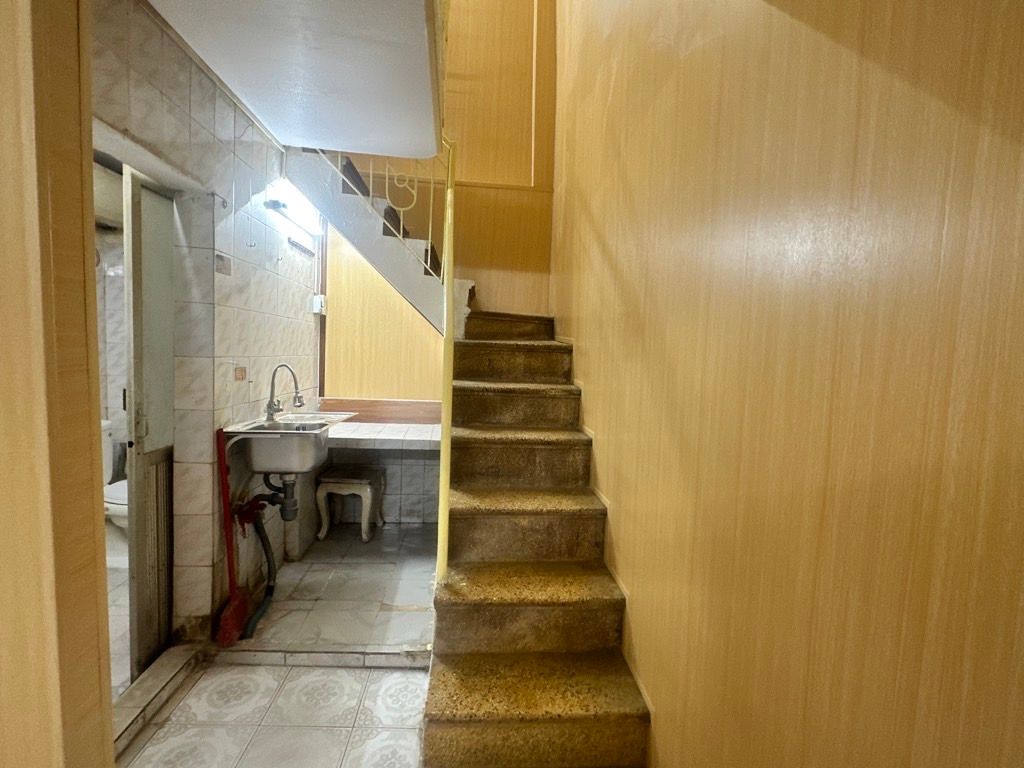 Bán nhà Ngõ Văn Hương - diện tích 20.3m2 2 tầng - lô góc - giá 5,5 tỷ