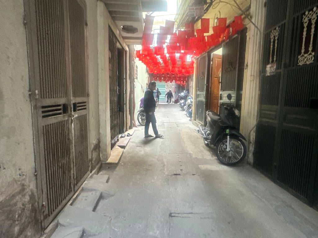 Bán nhà Ngõ Văn Hương - diện tích 20.3m2 2 tầng - lô góc - giá 5,5 tỷ