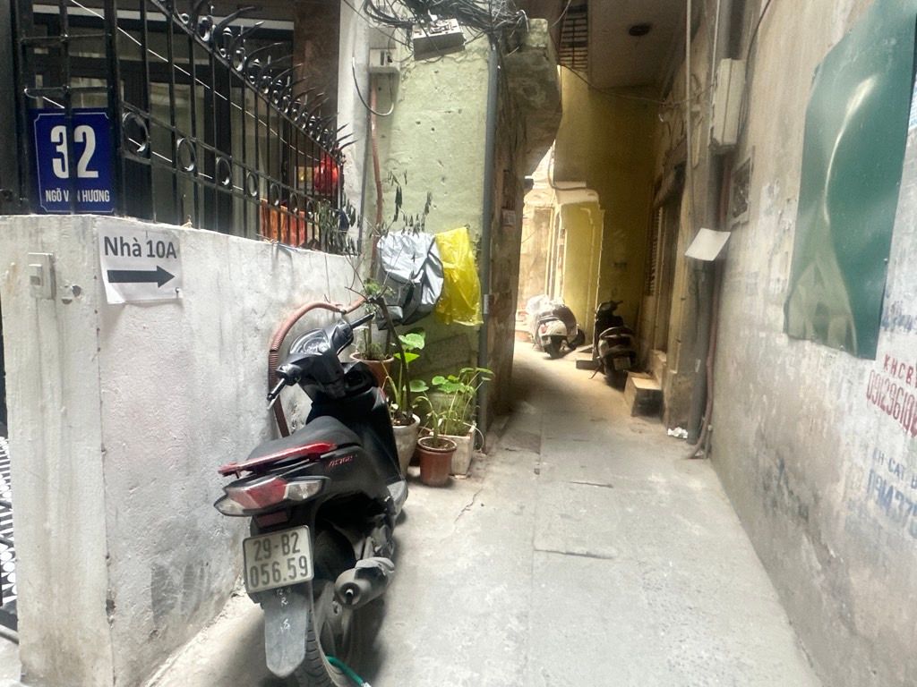 Bán nhà Ngõ Văn Hương - diện tích 20.3m2 2 tầng - lô góc - giá 5,5 tỷ