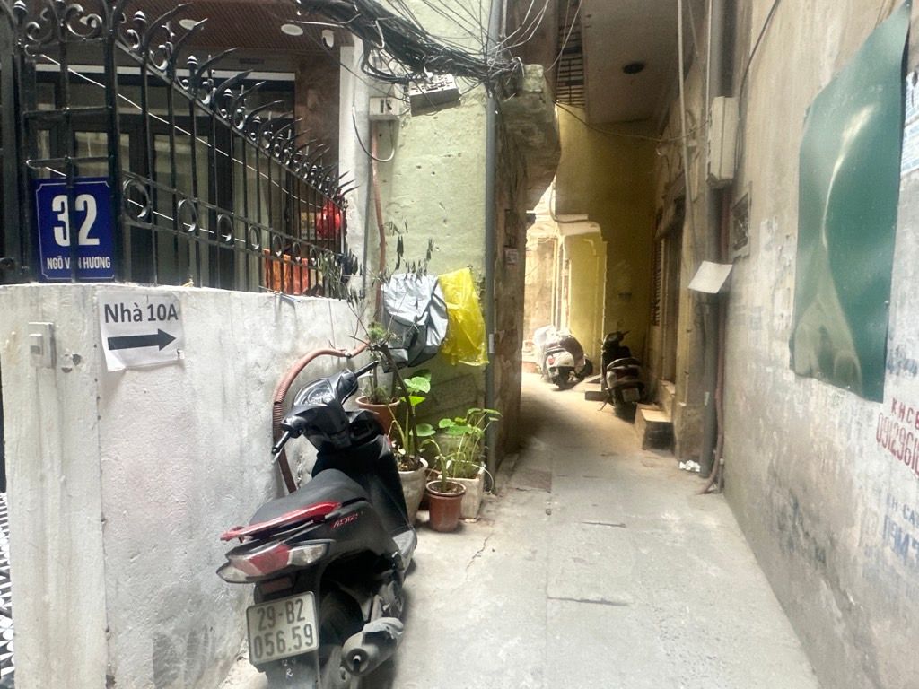 Bán nhà Ngõ Văn Hương - diện tích 20.3m2 2 tầng - lô góc - giá 5,5 tỷ