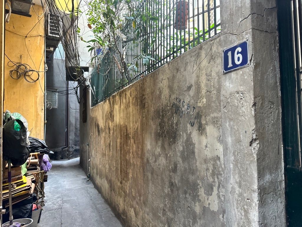 Bán nhà Ngõ Văn Hương - diện tích 20.3m2 2 tầng - lô góc - giá 5,5 tỷ