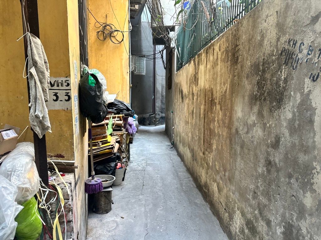 Bán nhà Ngõ Văn Hương - diện tích 20.3m2 2 tầng - lô góc - giá 5,5 tỷ