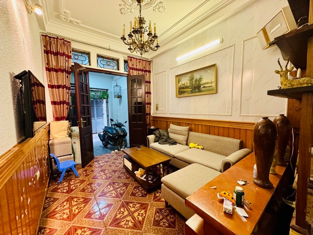 Bán nhà Nguyễn Khoái - diện tích 41m2 3 tầng - gần phố, tiện ích đầy đủ - giá 9,5 tỷ