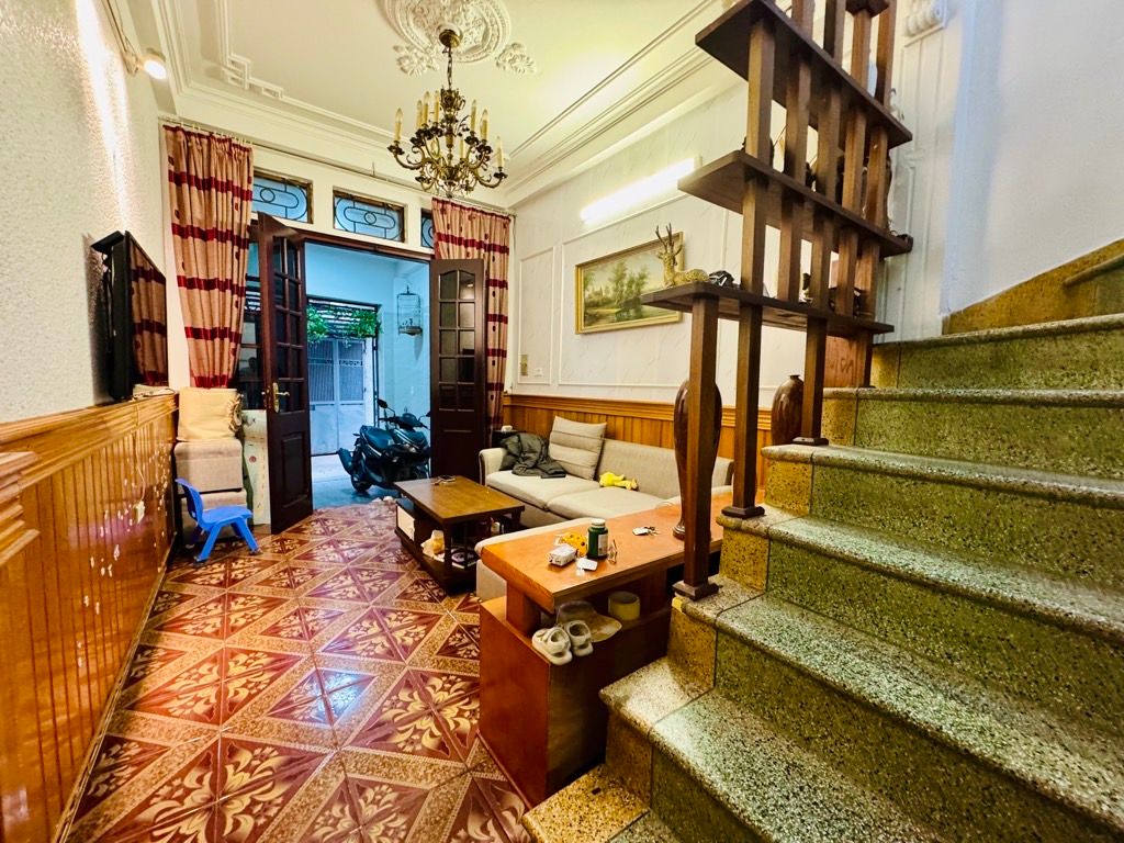 Bán nhà Nguyễn Khoái - diện tích 41m2 3 tầng - gần phố, tiện ích đầy đủ - giá 9,5 tỷ