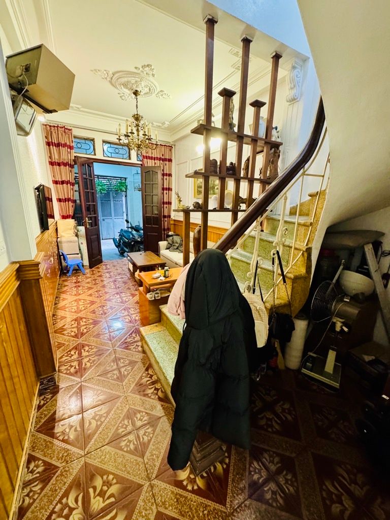 Bán nhà Nguyễn Khoái - diện tích 41m2 3 tầng - gần phố, tiện ích đầy đủ - giá 9,5 tỷ