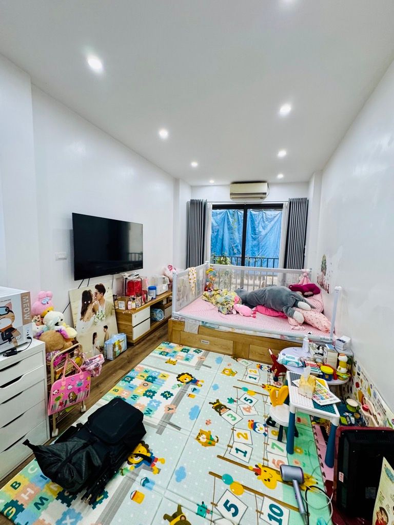 Bán nhà Nguyễn Khoái - diện tích 41m2 3 tầng - gần phố, tiện ích đầy đủ - giá 9,5 tỷ