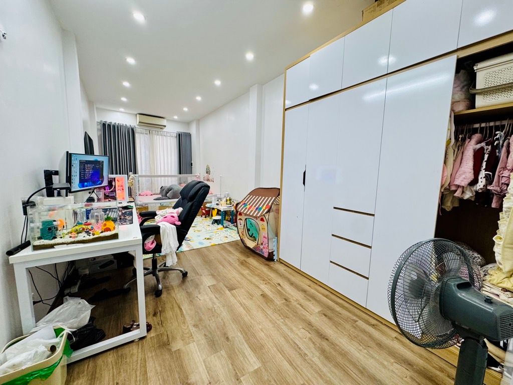 Bán nhà Nguyễn Khoái - diện tích 41m2 3 tầng - gần phố, tiện ích đầy đủ - giá 9,5 tỷ