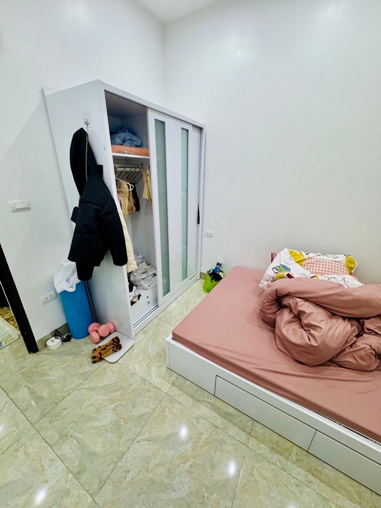 Bán nhà Nguyễn Khoái - diện tích 41m2 3 tầng - gần phố, tiện ích đầy đủ - giá 9,5 tỷ