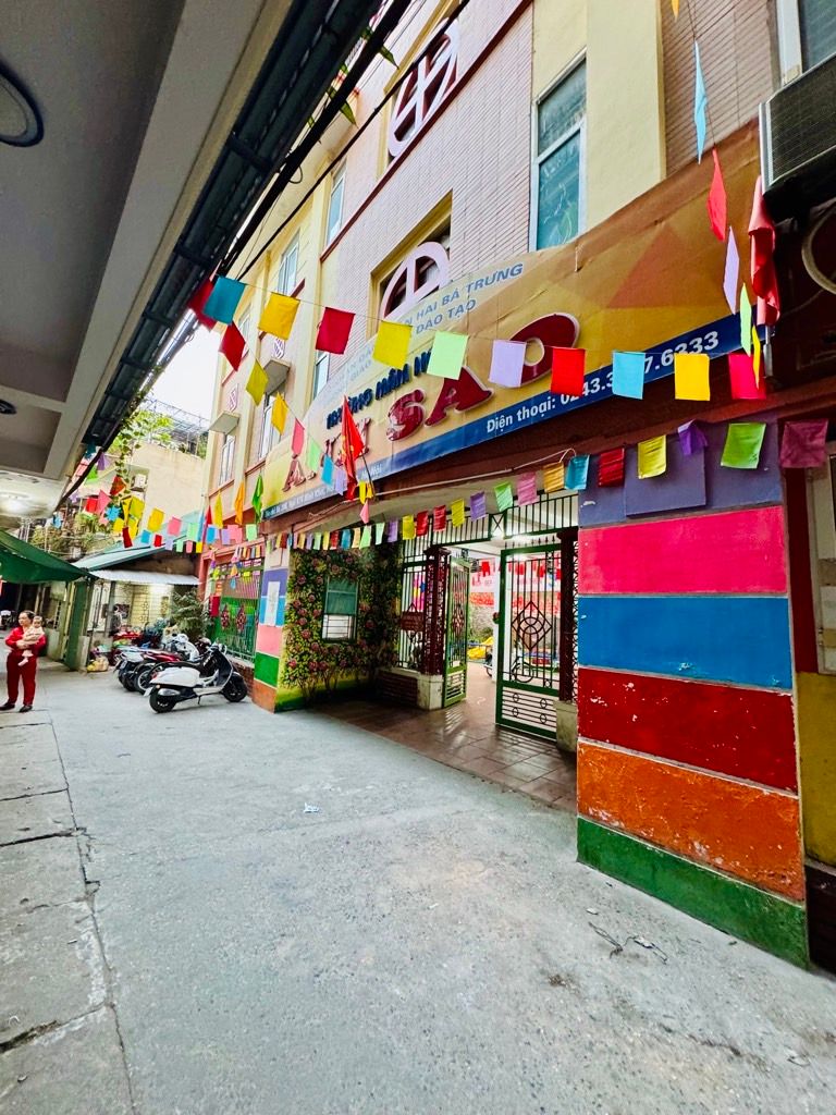 Bán nhà Nguyễn Khoái - diện tích 41m2 3 tầng - gần phố, tiện ích đầy đủ - giá 9,5 tỷ