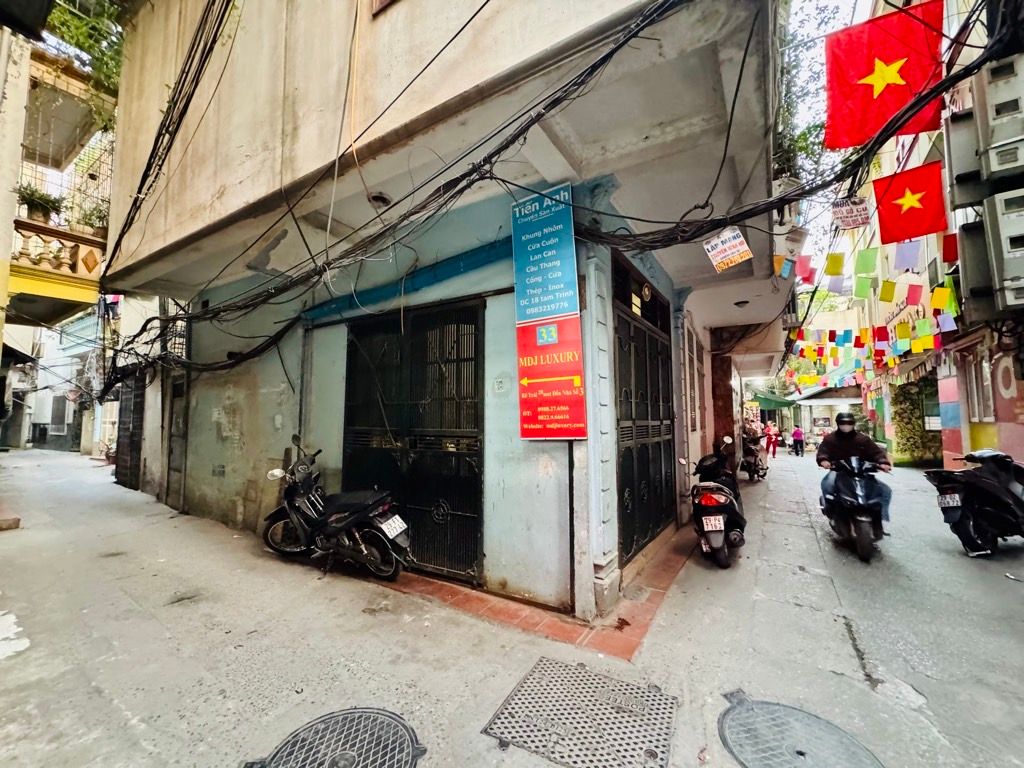 Bán nhà Nguyễn Khoái - diện tích 41m2 3 tầng - gần phố, tiện ích đầy đủ - giá 9,5 tỷ