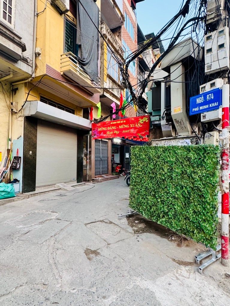 Bán nhà Nguyễn Khoái - diện tích 41m2 3 tầng - gần phố, tiện ích đầy đủ - giá 9,5 tỷ