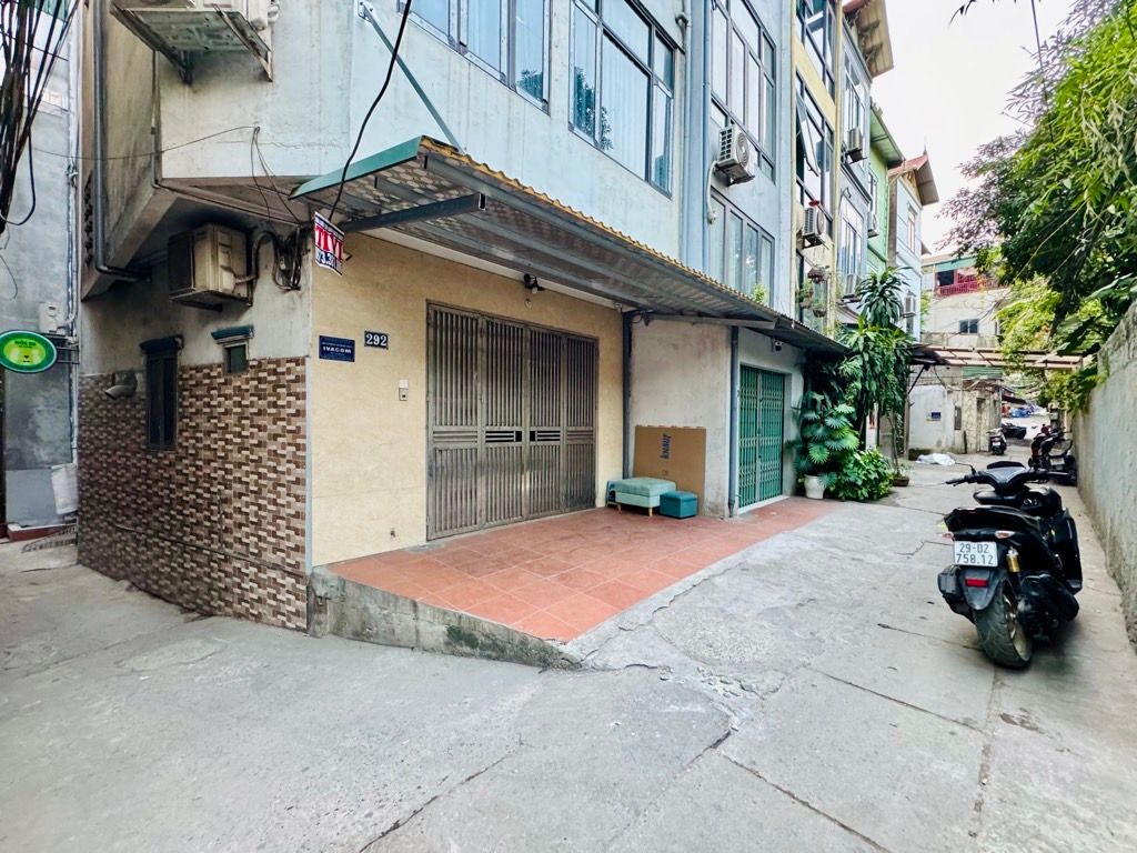 Bán nhà Nguyễn Khoái - diện tích 41m2 3 tầng - gần phố, tiện ích đầy đủ - giá 9,5 tỷ