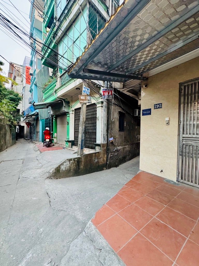 Bán nhà Nguyễn Khoái - diện tích 41m2 3 tầng - gần phố, tiện ích đầy đủ - giá 9,5 tỷ