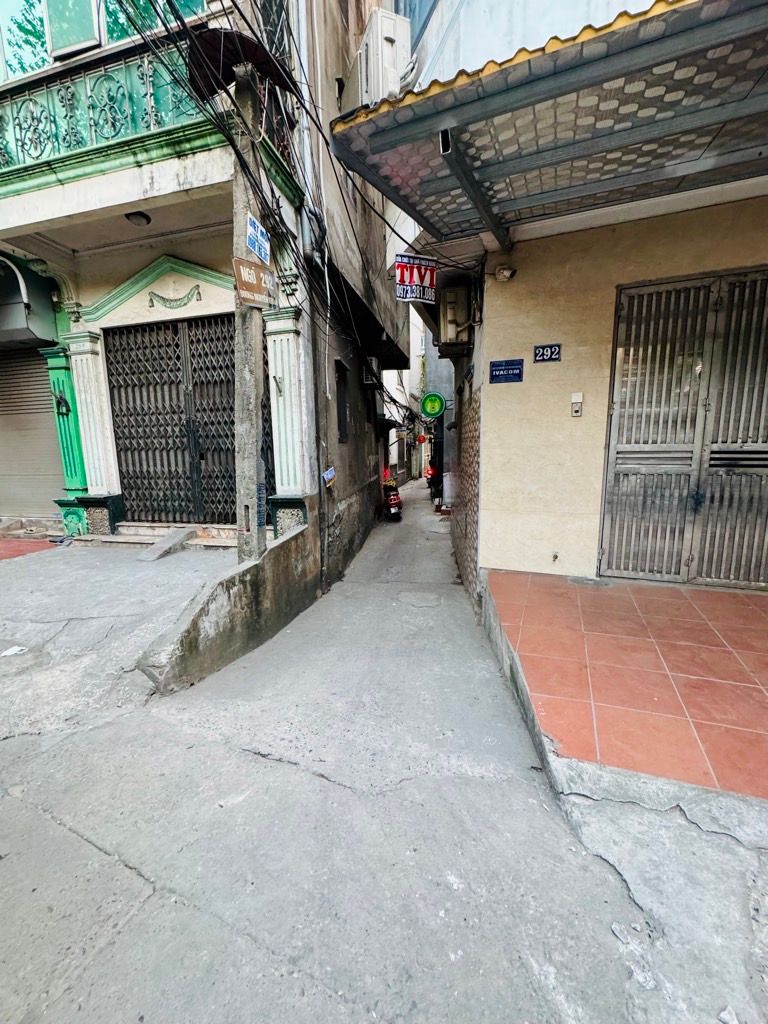 Bán nhà Nguyễn Khoái - diện tích 41m2 3 tầng - gần phố, tiện ích đầy đủ - giá 9,5 tỷ