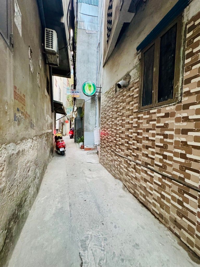 Bán nhà Nguyễn Khoái - diện tích 41m2 3 tầng - gần phố, tiện ích đầy đủ - giá 9,5 tỷ