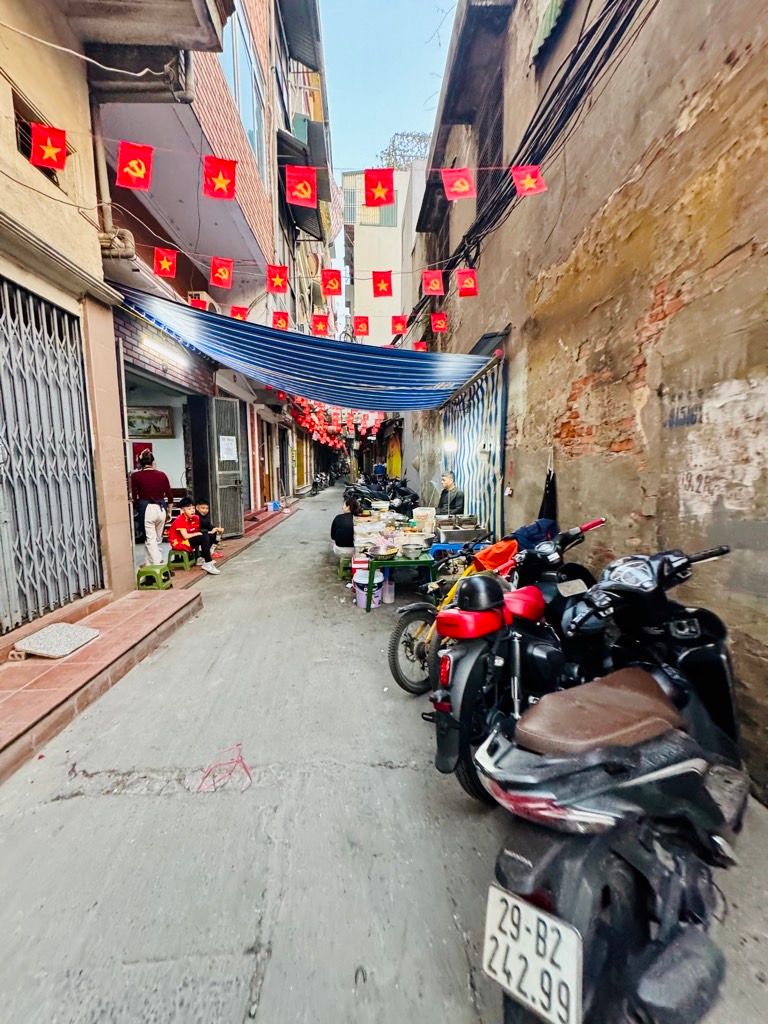 Bán nhà Nguyễn Khoái - diện tích 41m2 3 tầng - gần phố, tiện ích đầy đủ - giá 9,5 tỷ