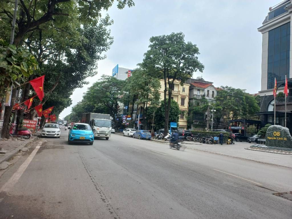 Bán nhà Nguyễn Cảnh Dị - diện tích 61.5m2 7 tầng - Nhà đẹp đón tết - giá 5,3 tỷ