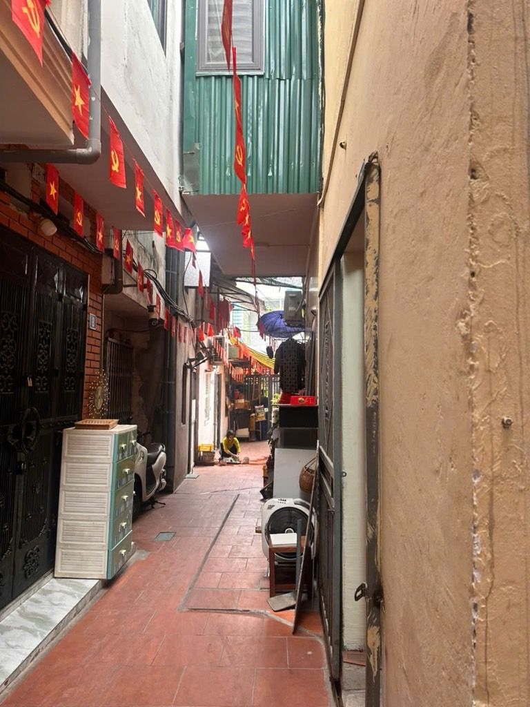 Bán nhà Thái Hà - diện tích 30m2 3 tầng - Ô tô đỗ cổng - giá 2,55 tỷ