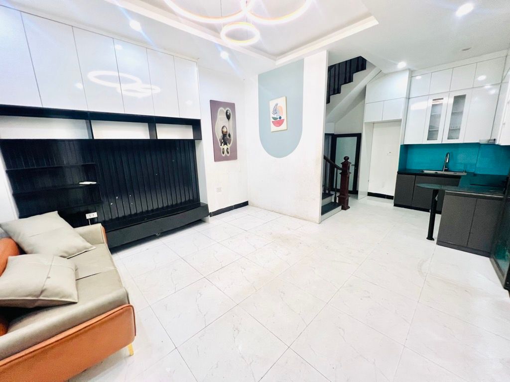 Bán nhà Tam Trinh - diện tích 35m2 5 tầng - Mặt tiền khủng - giá 8,3 tỷ