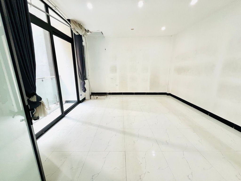 Bán nhà Tam Trinh - diện tích 35m2 5 tầng - Mặt tiền khủng - giá 8,3 tỷ