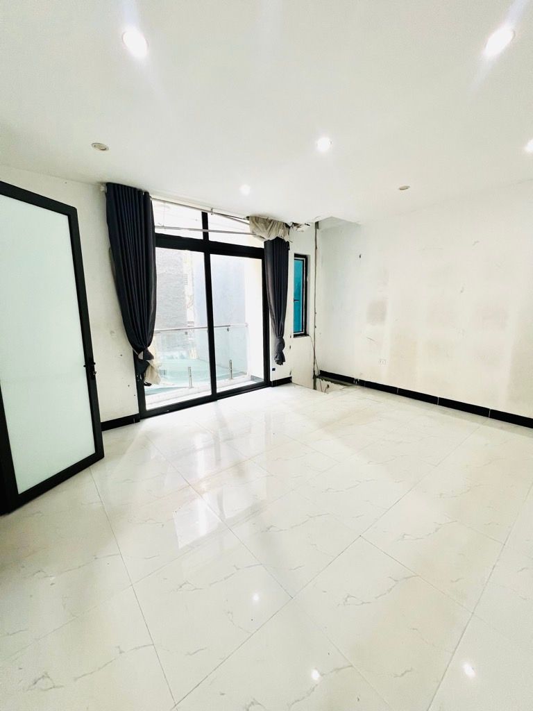 Bán nhà Tam Trinh - diện tích 35m2 5 tầng - Mặt tiền khủng - giá 8,3 tỷ