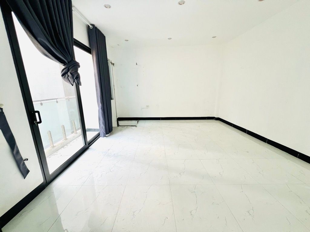 Bán nhà Tam Trinh - diện tích 35m2 5 tầng - Mặt tiền khủng - giá 8,3 tỷ