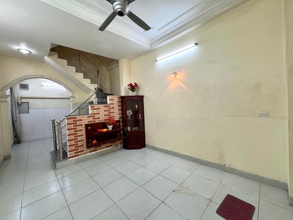 Bán nhà Định Công Thượng - diện tích 34.4m2 4 tầng - Sổ đỏ chính chủ - giá 7,6 tỷ