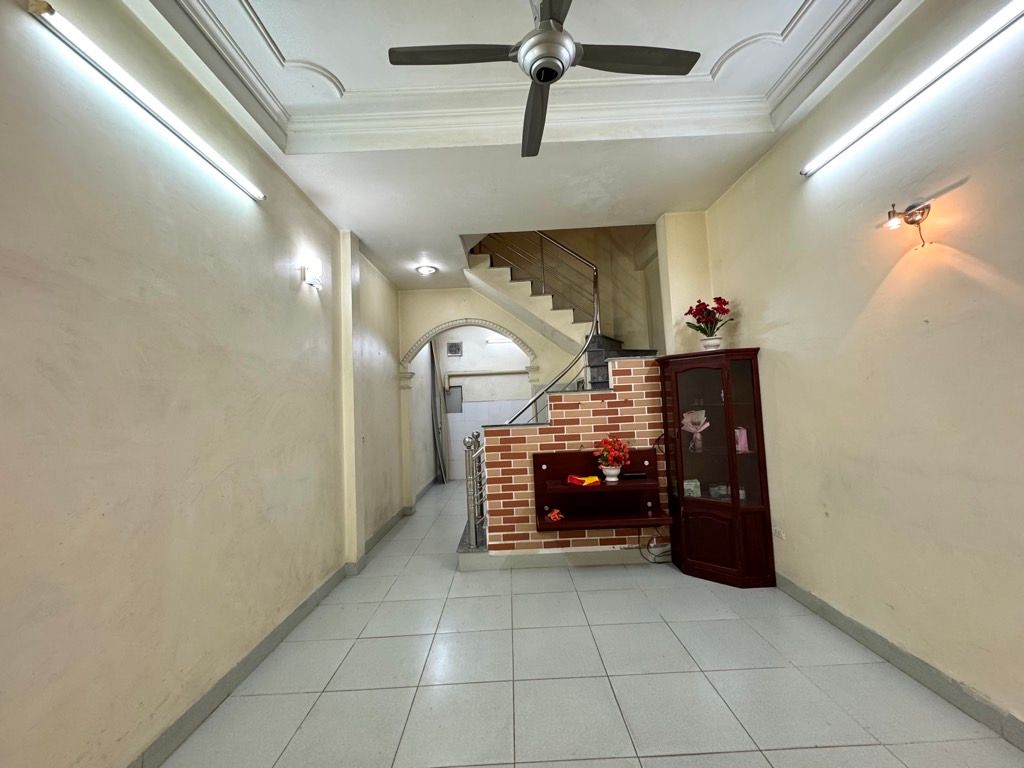 Bán nhà Định Công Thượng - diện tích 34.4m2 4 tầng - Sổ đỏ chính chủ - giá 7,6 tỷ